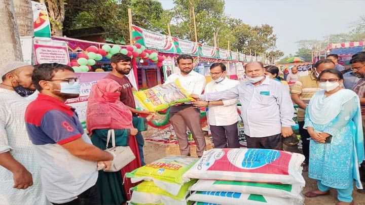 ফুলবাড়ীতে সূবর্ণজয়ন্তী মেলা" সমাপনী ও মাছের খাবার বিতরণ